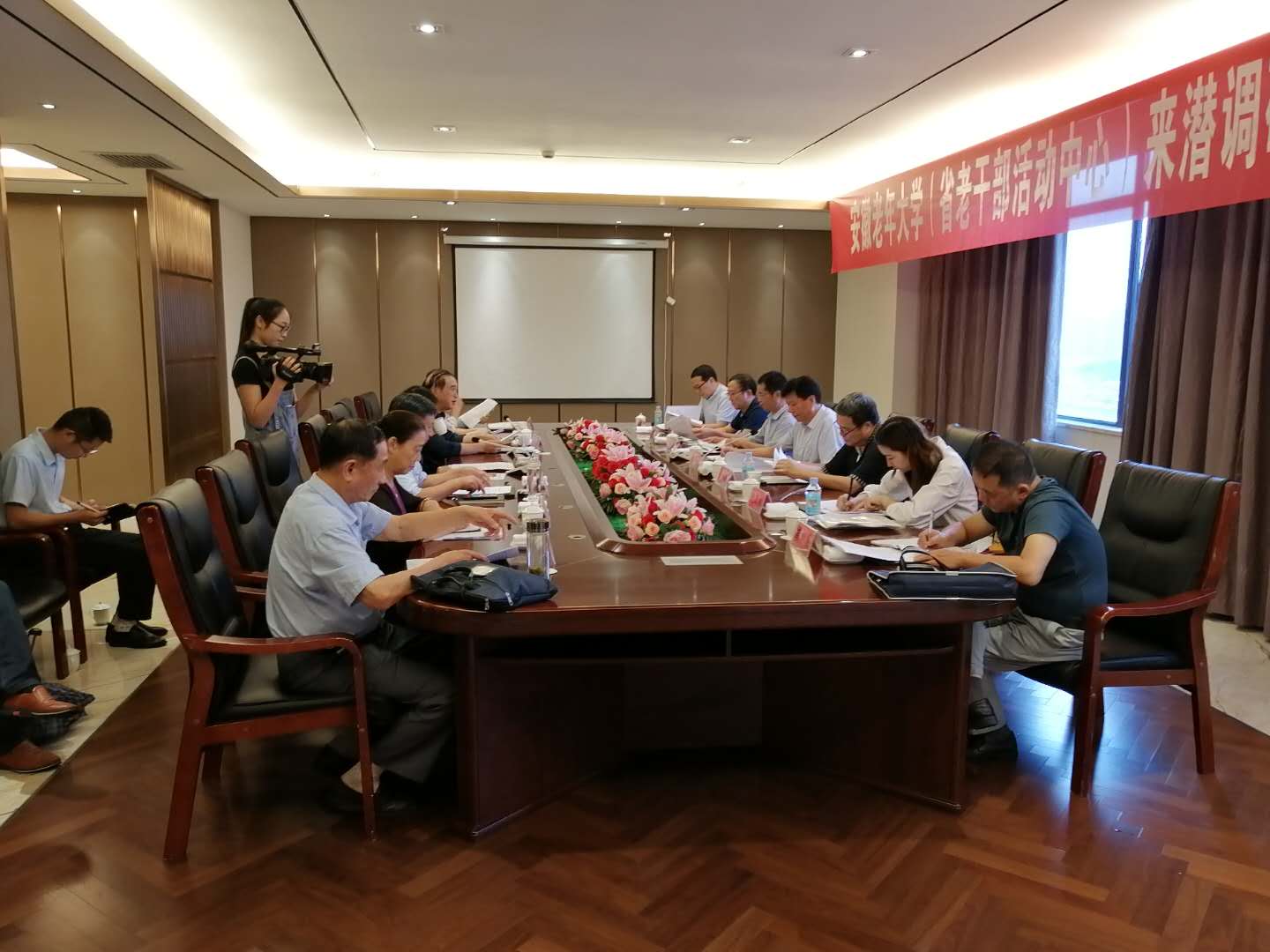 省、市老年大学领导来潜山老年大学调研,潜山市领导陪同(图1) 省、市老年大学领导来潜山老年大学调研,潜山市领导陪同(图1)